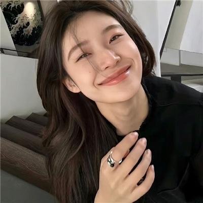 9顶假发的女孩